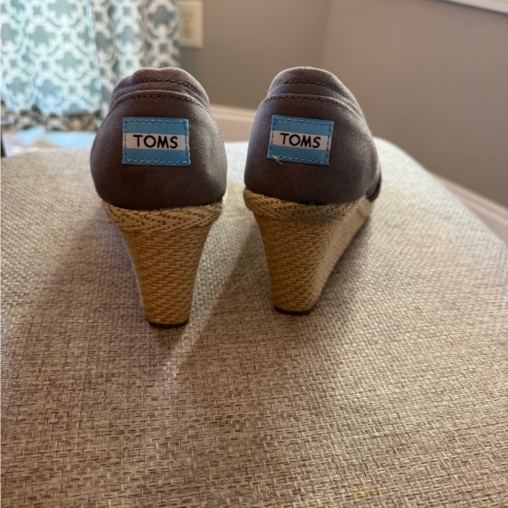 TOMS Women's Charcoal and Tan Wedges